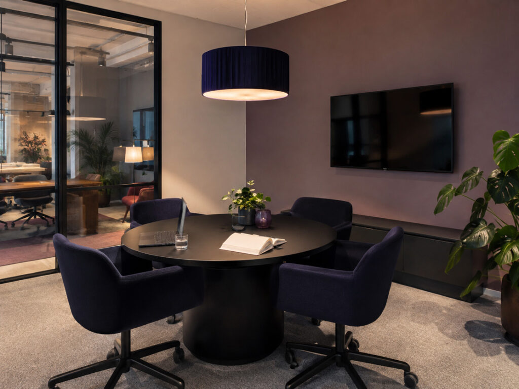 Moderner flexibler Arbeitsplatz im CRELUMO Creative Workspace